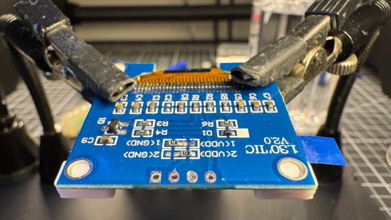 Corrected resistors placement on voltage divider