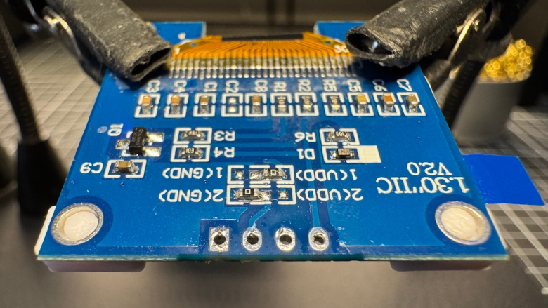 Wrong resistors placement on voltage divider